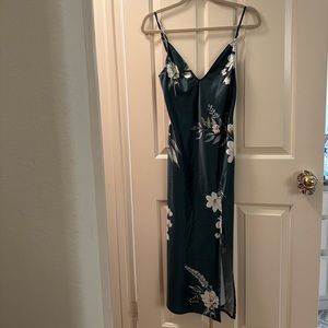 Rare dark green floral cutout dress 🌺🐢